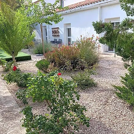 Ermita Del Carmen Hijar كاسبي